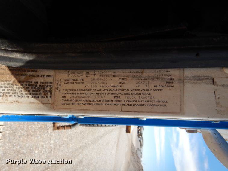 image for item HB9336 1991 International 9400  spreader truck