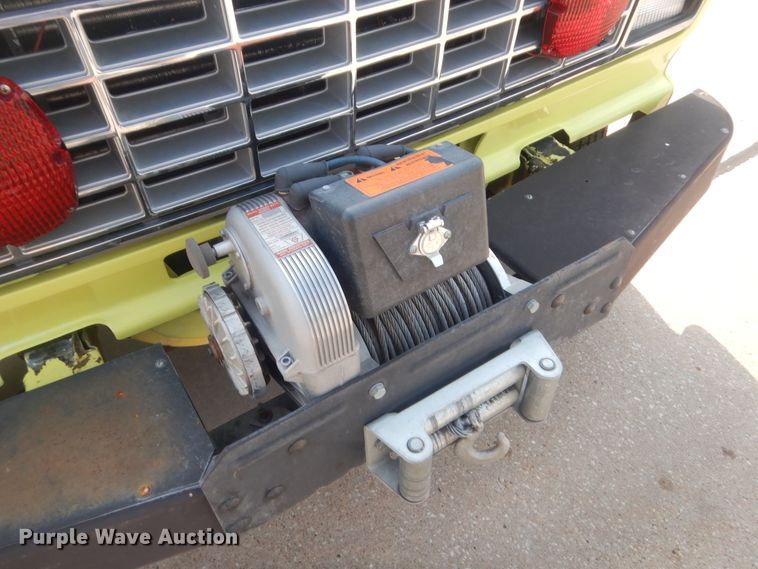 image for item HB9377 1981 Ford Econoline E350  rescue emergency vehicle