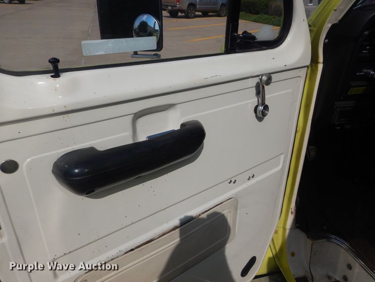 image for item HB9377 1981 Ford Econoline E350  rescue emergency vehicle