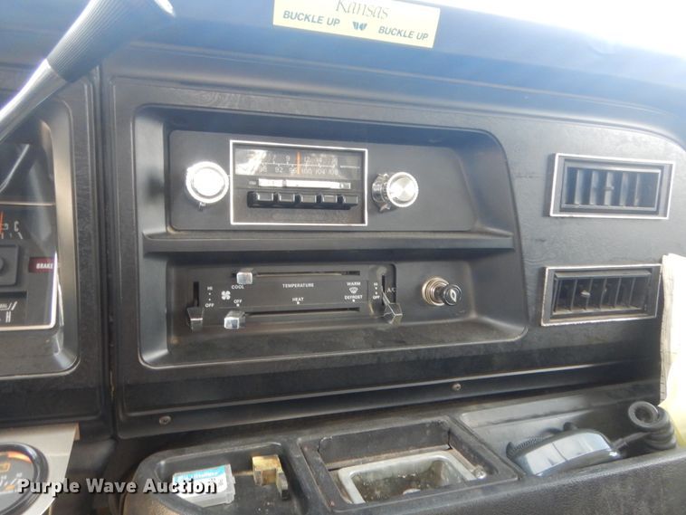 image for item HB9377 1981 Ford Econoline E350  rescue emergency vehicle