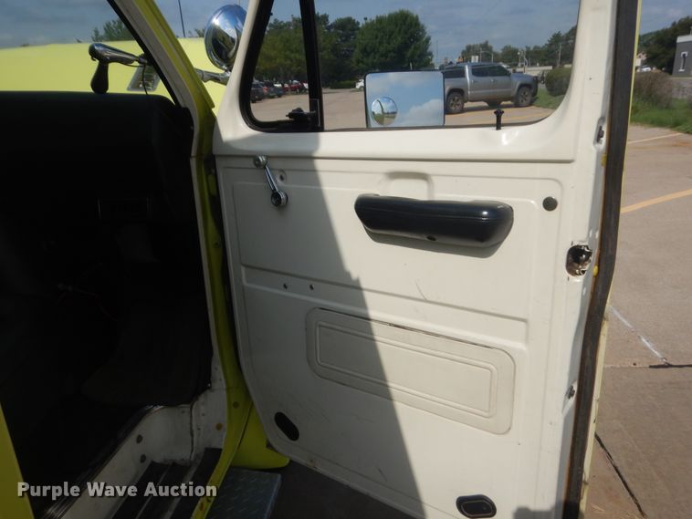 image for item HB9377 1981 Ford Econoline E350  rescue emergency vehicle