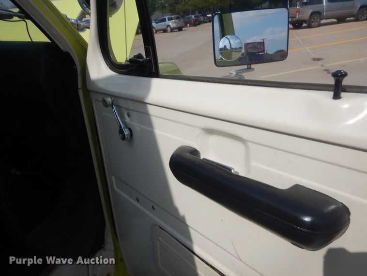 image for item HB9377 1981 Ford Econoline E350  rescue emergency vehicle