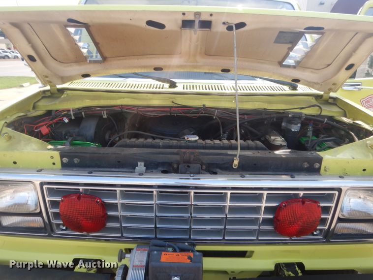 image for item HB9377 1981 Ford Econoline E350  rescue emergency vehicle