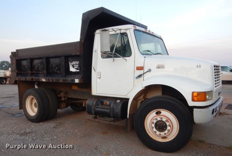 image for item HB9385 1999 International 4700  dump truck
