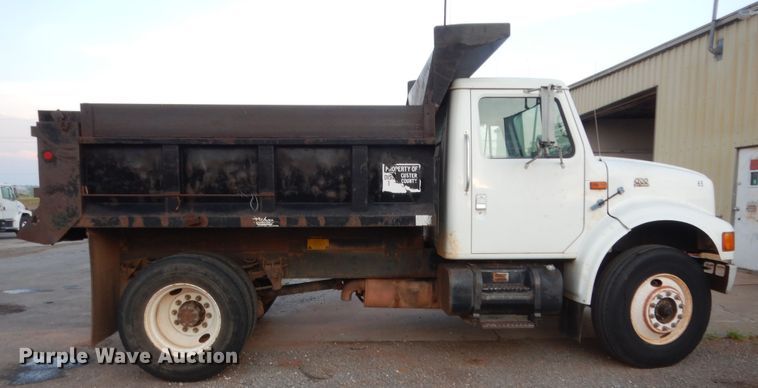 image for item HB9385 1999 International 4700  dump truck