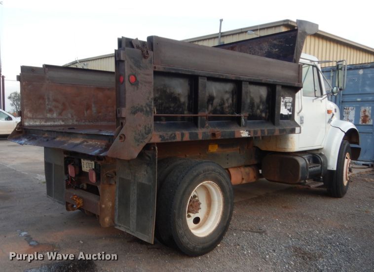 image for item HB9385 1999 International 4700  dump truck