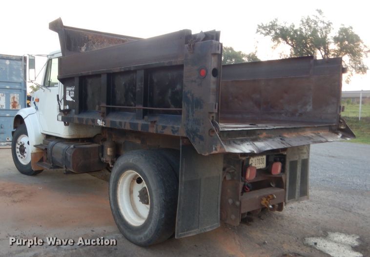 image for item HB9385 1999 International 4700  dump truck