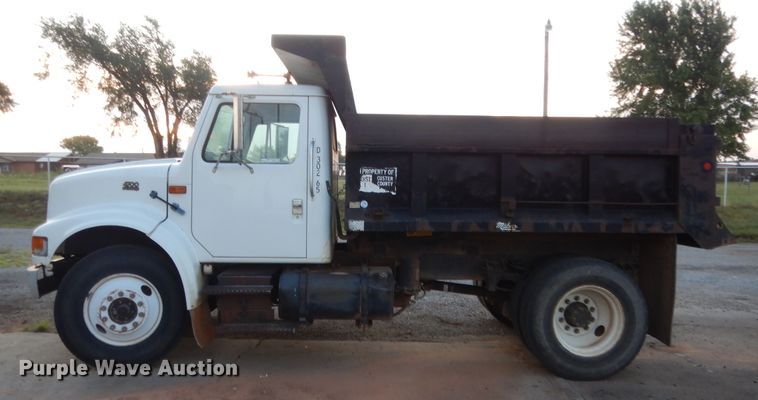 image for item HB9385 1999 International 4700  dump truck