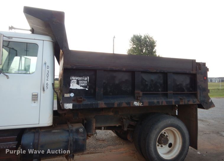 image for item HB9385 1999 International 4700  dump truck
