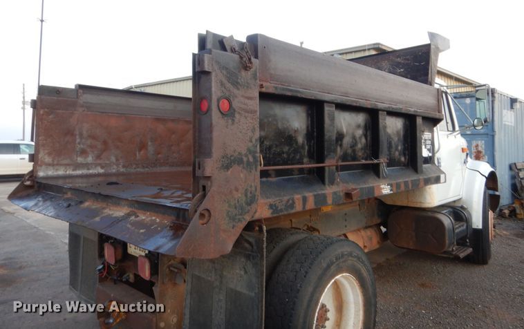 image for item HB9385 1999 International 4700  dump truck