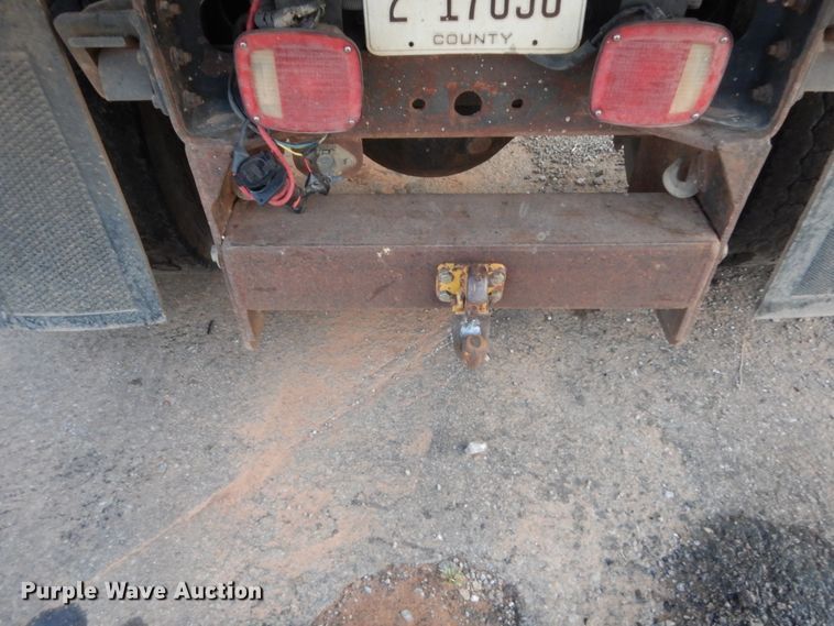 image for item HB9385 1999 International 4700  dump truck