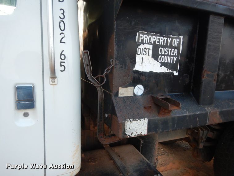 image for item HB9385 1999 International 4700  dump truck