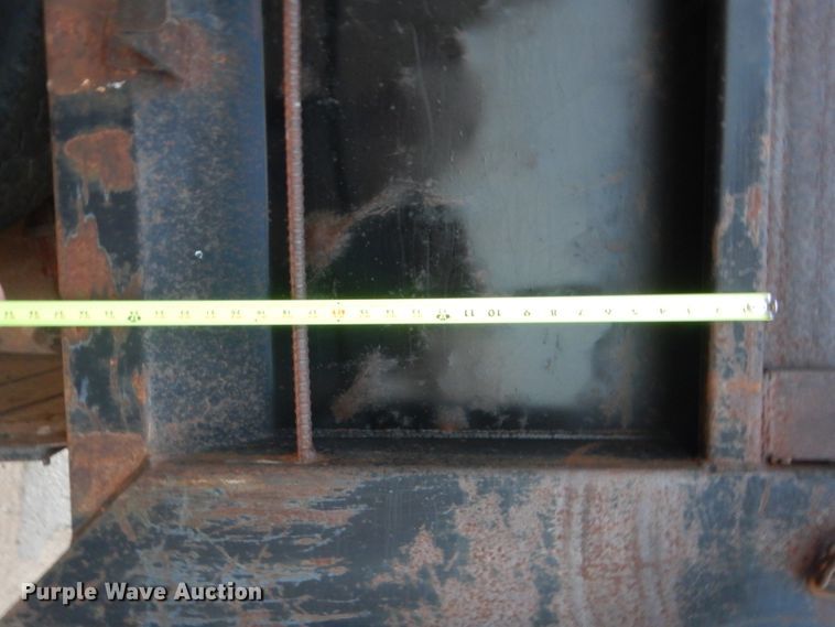 image for item HB9385 1999 International 4700  dump truck