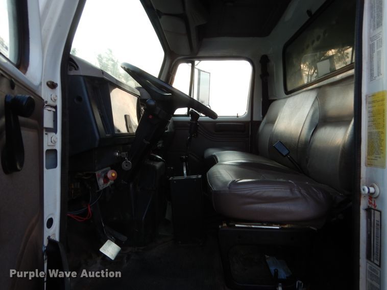 image for item HB9385 1999 International 4700  dump truck