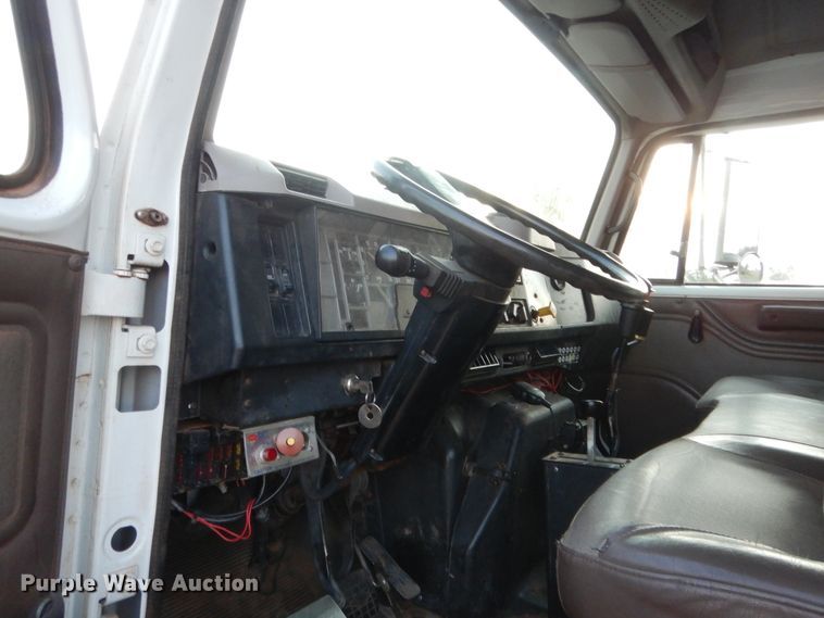 image for item HB9385 1999 International 4700  dump truck