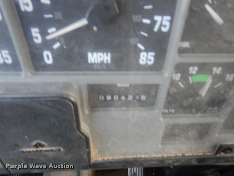 image for item HB9385 1999 International 4700  dump truck