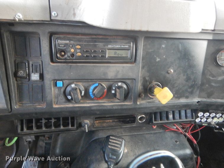 image for item HB9385 1999 International 4700  dump truck