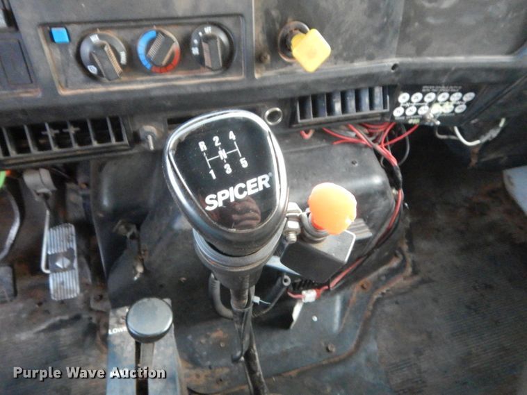 image for item HB9385 1999 International 4700  dump truck