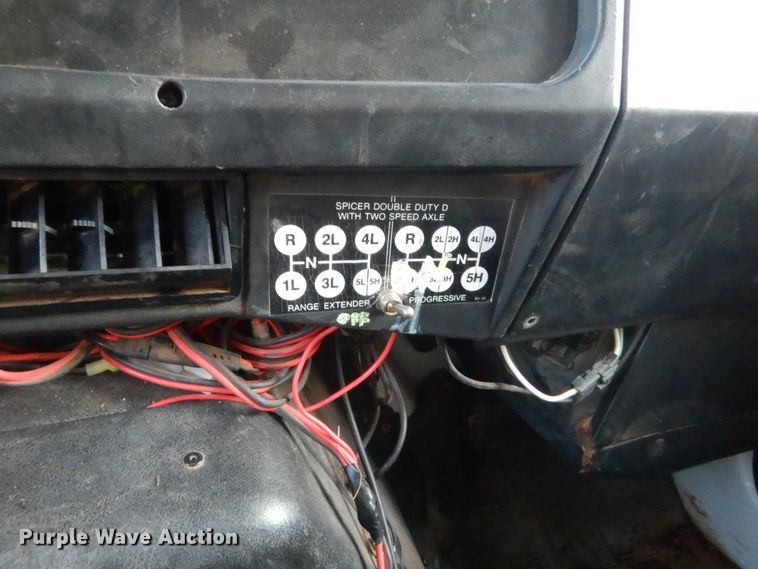 image for item HB9385 1999 International 4700  dump truck