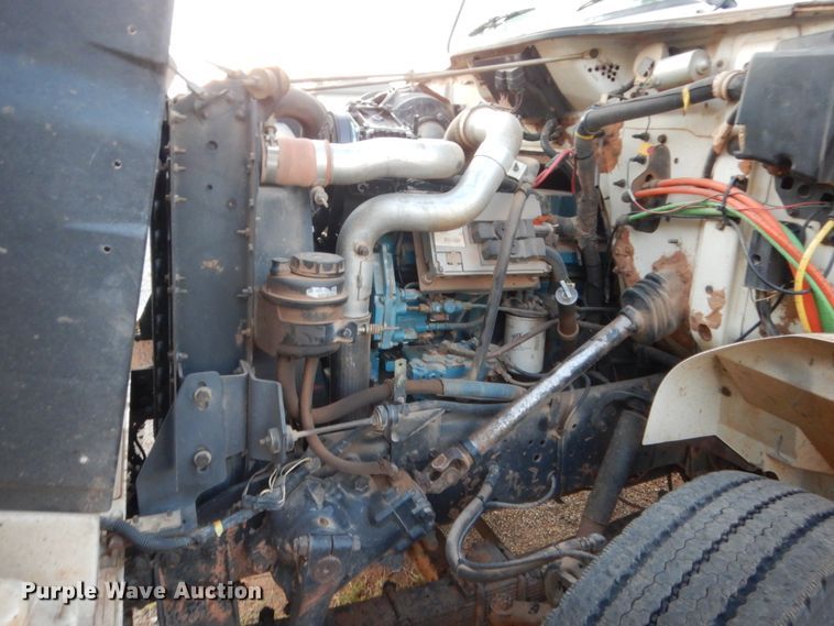 image for item HB9385 1999 International 4700  dump truck