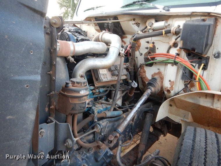 image for item HB9385 1999 International 4700  dump truck