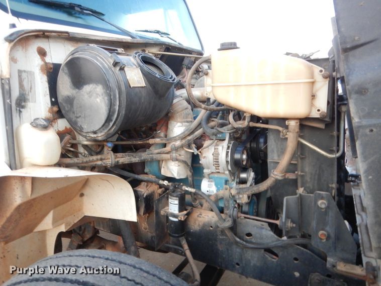 image for item HB9385 1999 International 4700  dump truck