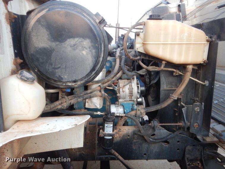 image for item HB9385 1999 International 4700  dump truck