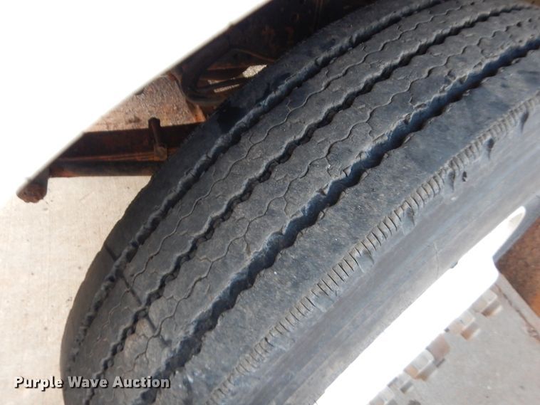 image for item HB9385 1999 International 4700  dump truck