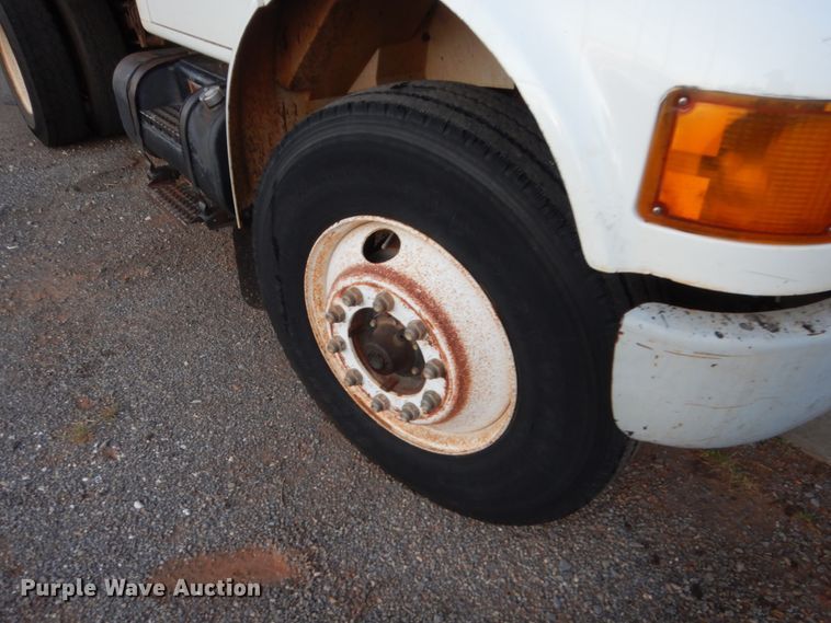 image for item HB9385 1999 International 4700  dump truck