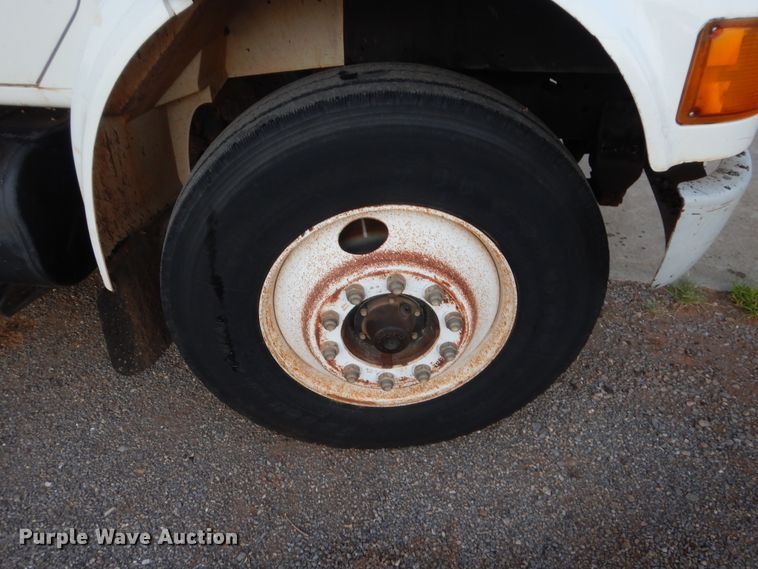 image for item HB9385 1999 International 4700  dump truck