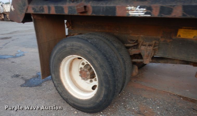 image for item HB9385 1999 International 4700  dump truck