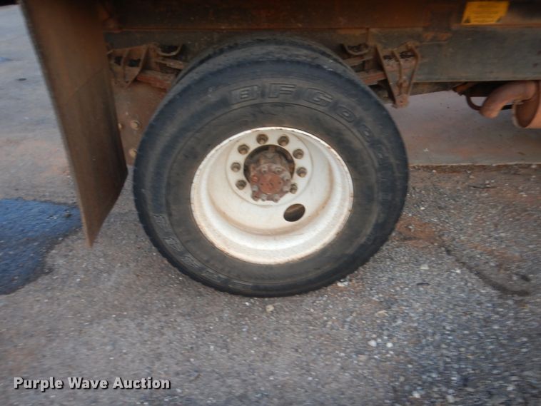 image for item HB9385 1999 International 4700  dump truck