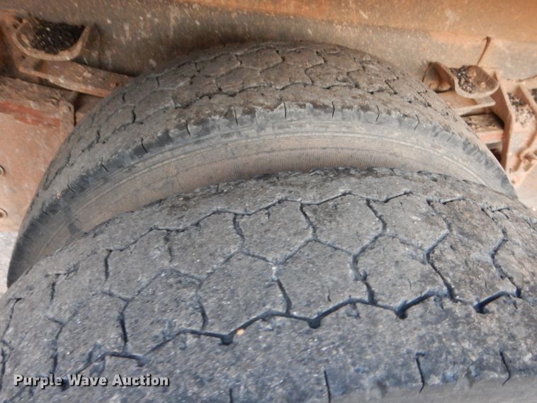 image for item HB9385 1999 International 4700  dump truck