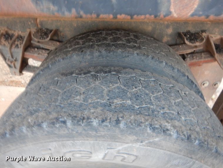 image for item HB9385 1999 International 4700  dump truck