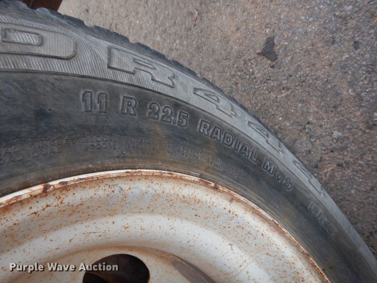 image for item HB9385 1999 International 4700  dump truck