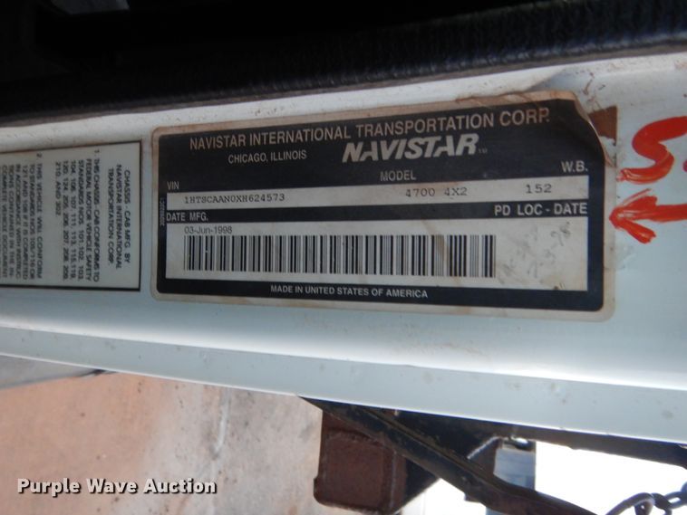 image for item HB9385 1999 International 4700  dump truck