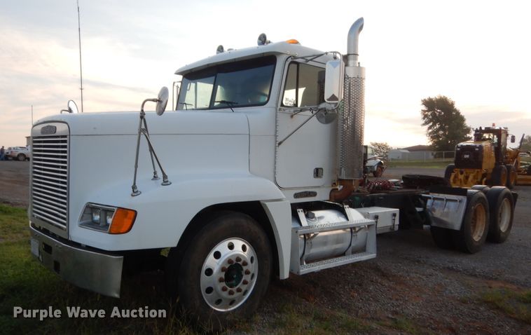 image for item HB9386 1996 Freightliner FLD  semi truck