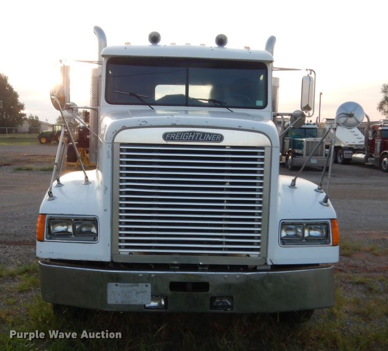 image for item HB9386 1996 Freightliner FLD  semi truck