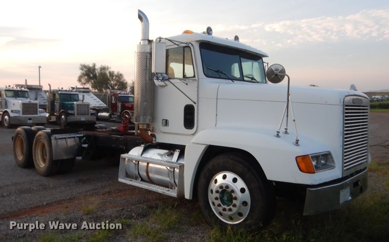 image for item HB9386 1996 Freightliner FLD  semi truck