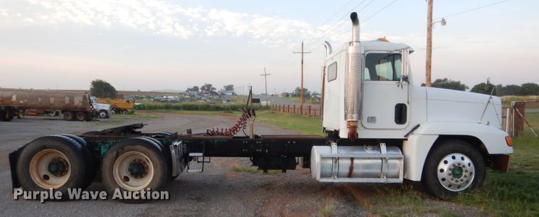 image for item HB9386 1996 Freightliner FLD  semi truck