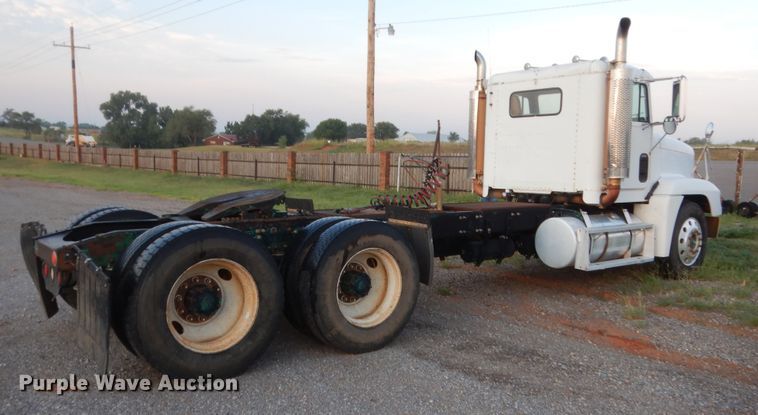 image for item HB9386 1996 Freightliner FLD  semi truck