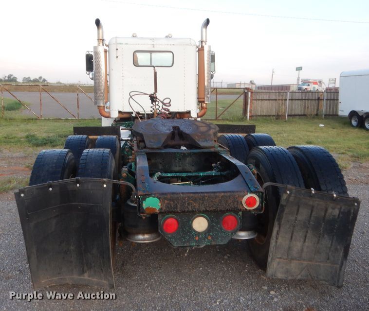 image for item HB9386 1996 Freightliner FLD  semi truck