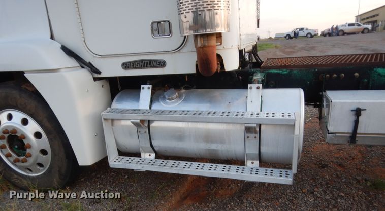 image for item HB9386 1996 Freightliner FLD  semi truck