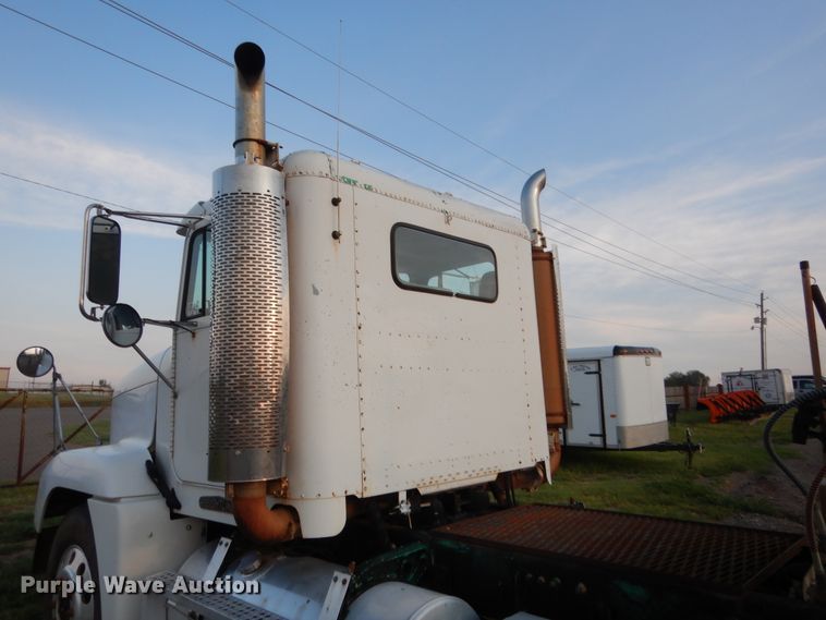 image for item HB9386 1996 Freightliner FLD  semi truck