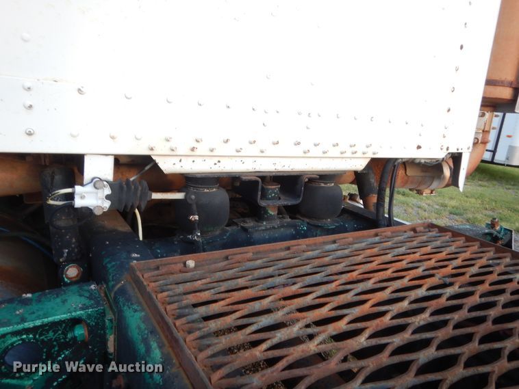 image for item HB9386 1996 Freightliner FLD  semi truck