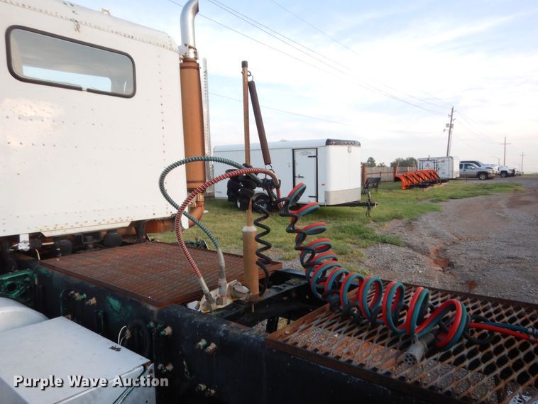 image for item HB9386 1996 Freightliner FLD  semi truck