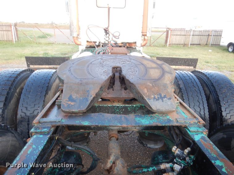 image for item HB9386 1996 Freightliner FLD  semi truck