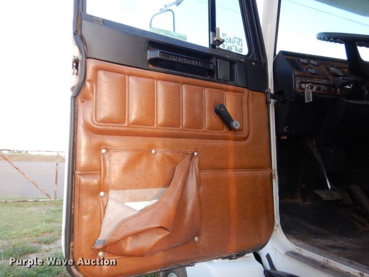 image for item HB9386 1996 Freightliner FLD  semi truck