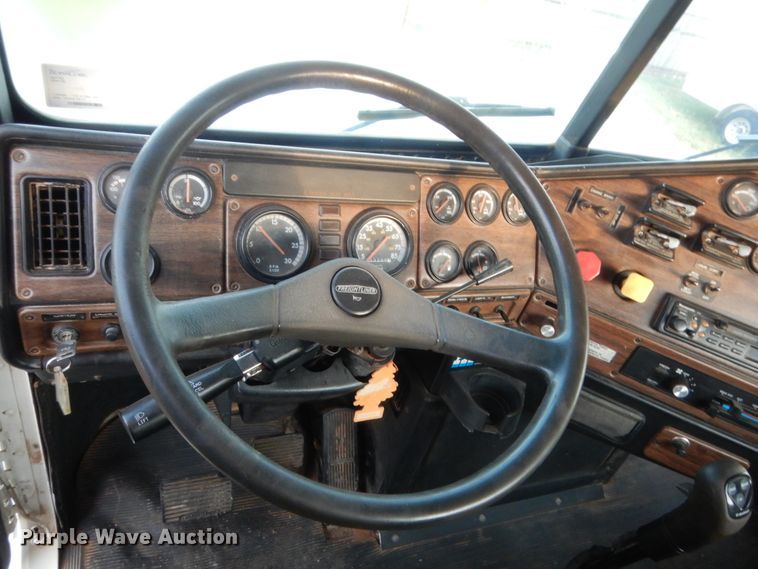 image for item HB9386 1996 Freightliner FLD  semi truck