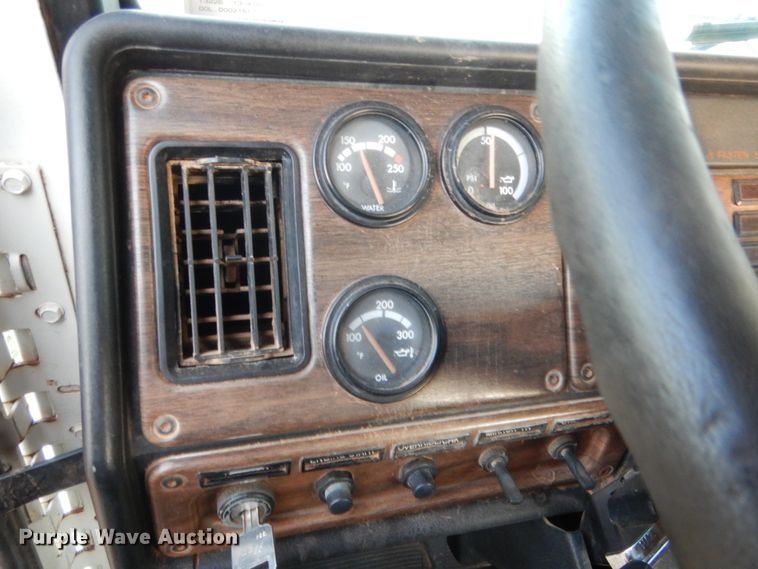 image for item HB9386 1996 Freightliner FLD  semi truck